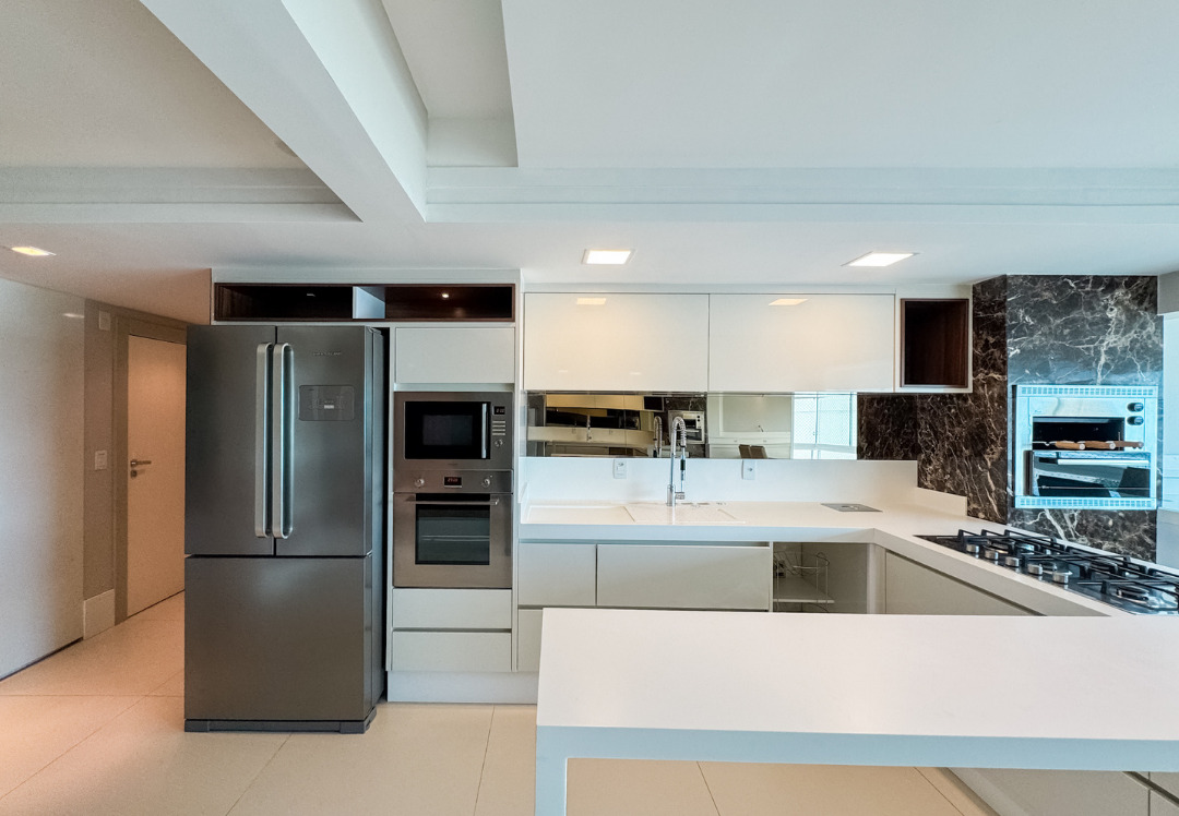 Apartamento no Ed. Torre Atlântica em Balneário Camboriú - foto 7