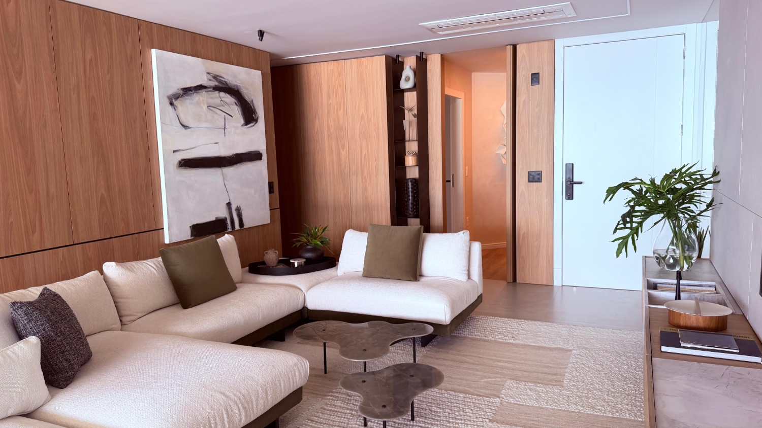 Apartamento no Ed. Le Blanc em Praia Brava - foto 3