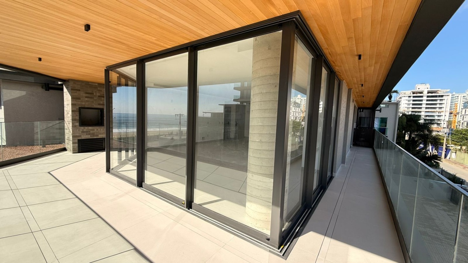 Apartamento no Ed. Singolare na Praia Brava - foto 2