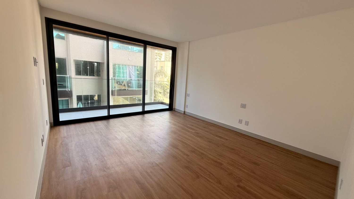 Apartamento no Ed. Singolare na Praia Brava - foto 3