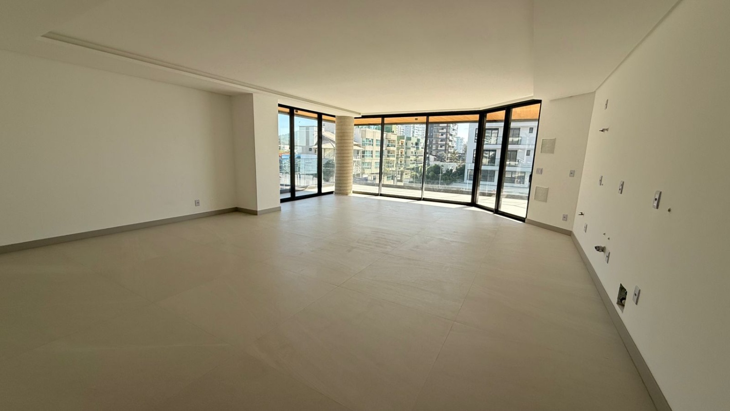 Apartamento no Ed. Singolare na Praia Brava - foto 4