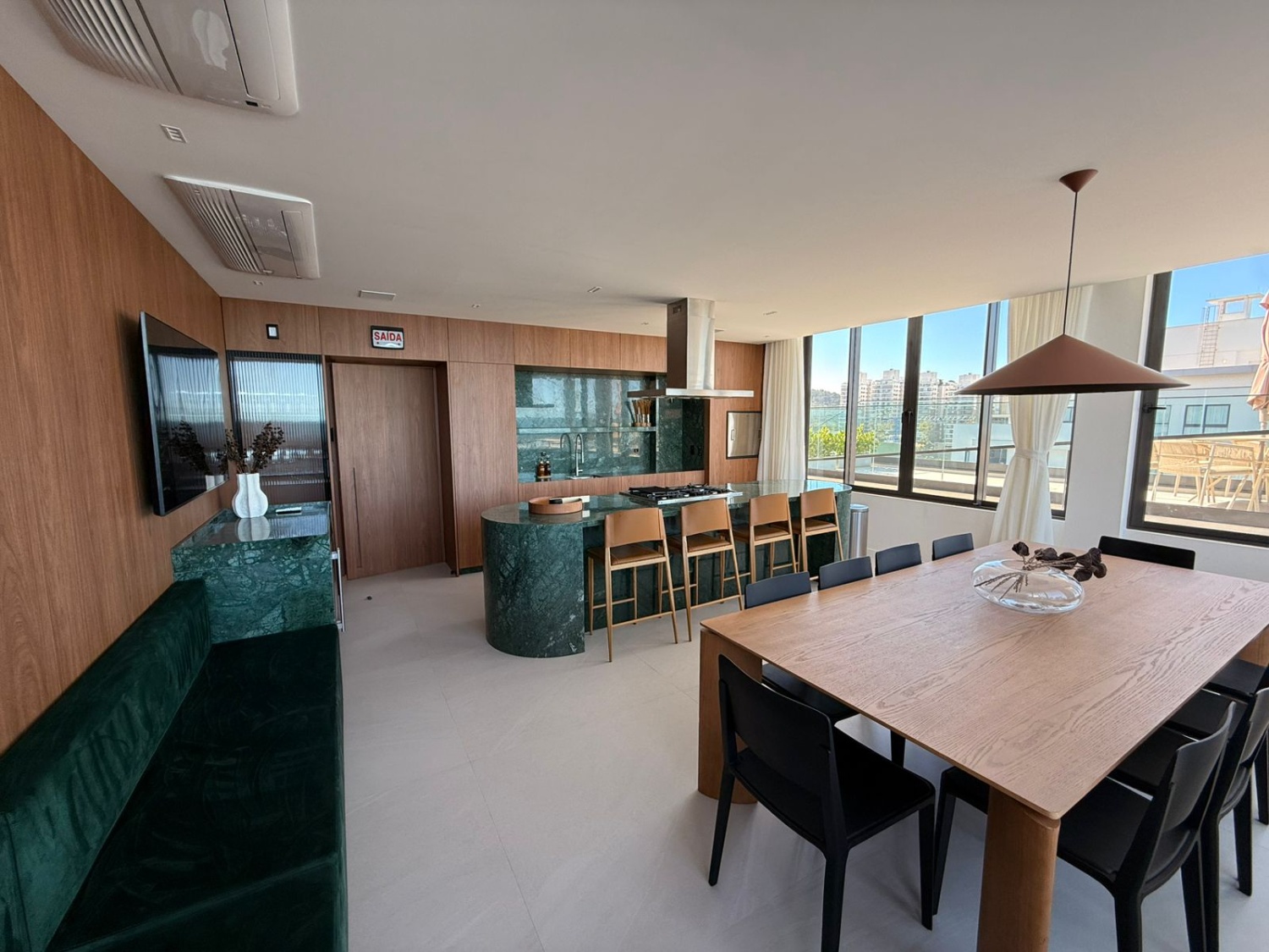 Apartamento no Ed. Singolare na Praia Brava - foto 11