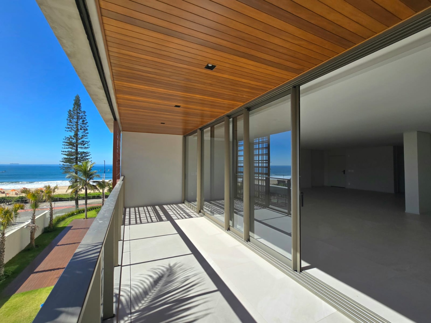 Apartamento no Ed. Tirreno Residenziale na Praia Brava de Praia Brava - foto 2