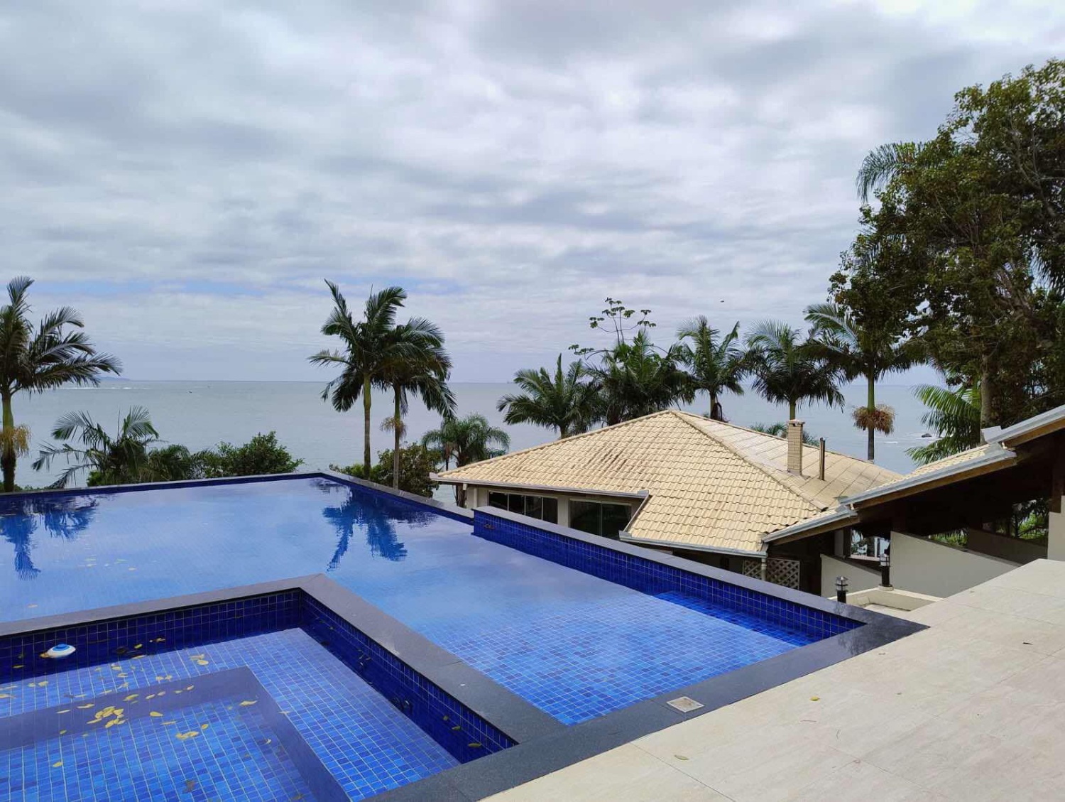 Casa de Alto Padrão na Praia de Taquaras em Balneário Camboriú - foto 3
