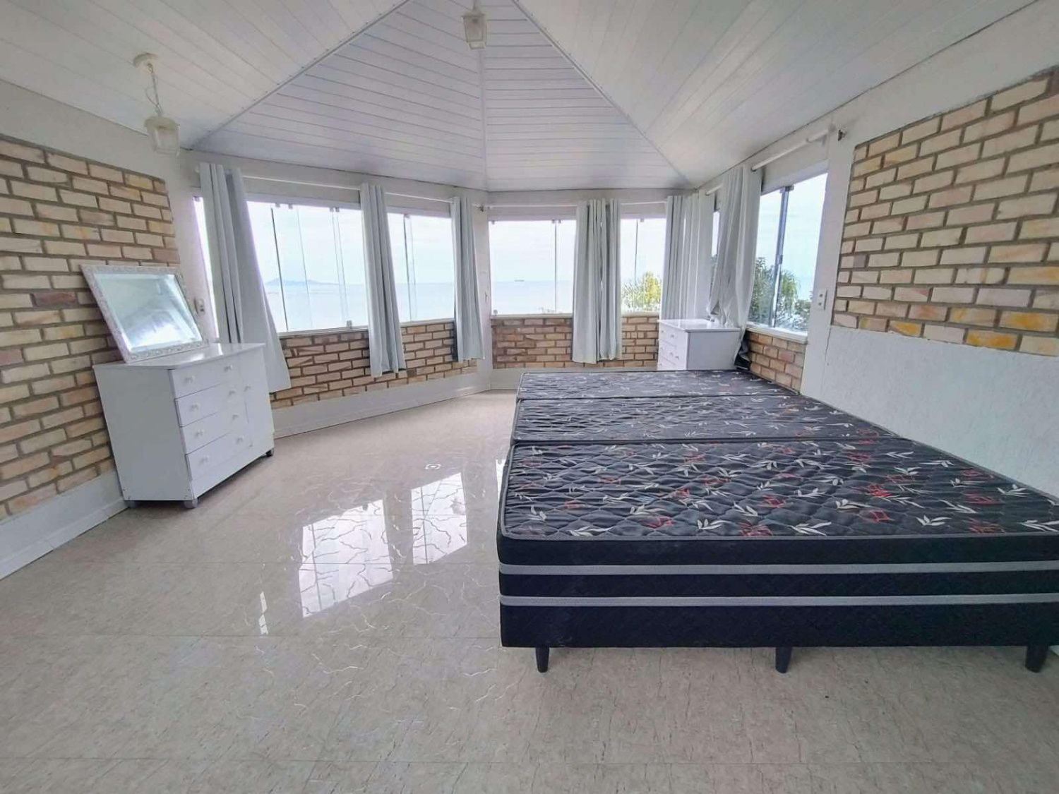 Casa de Alto Padrão na Praia de Taquaras em Balneário Camboriú - foto 8