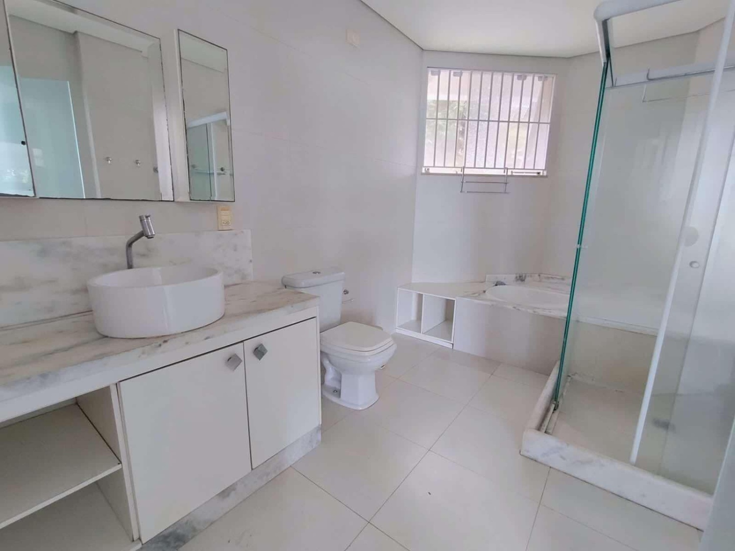 Casa de Alto Padrão na Praia de Taquaras em Balneário Camboriú - foto 9