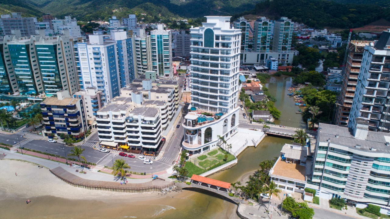 Apartamento Frente Mar no Ed. Infinity Club Residence em Itapema - foto 32
