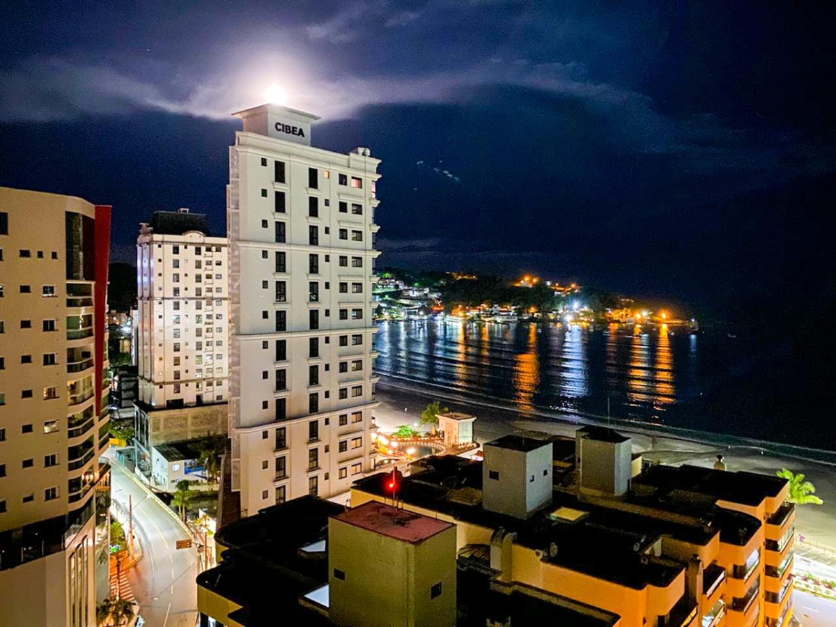 Apartamento Frente Mar no Ed. Infinity Club Residence em Itapema - foto 33