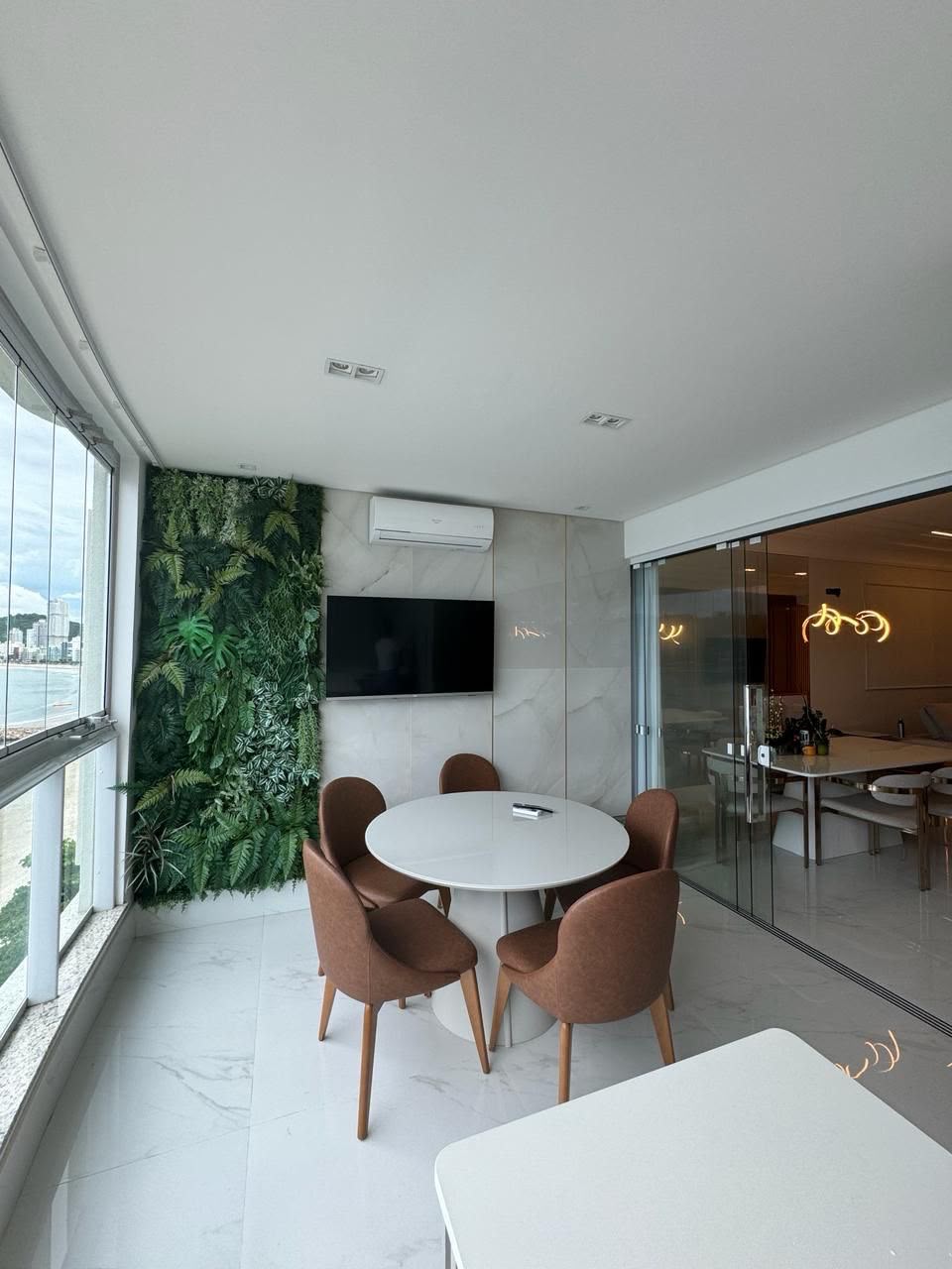 Petit Château - Apartamento no Ed. Petit Château em Itapema/SC