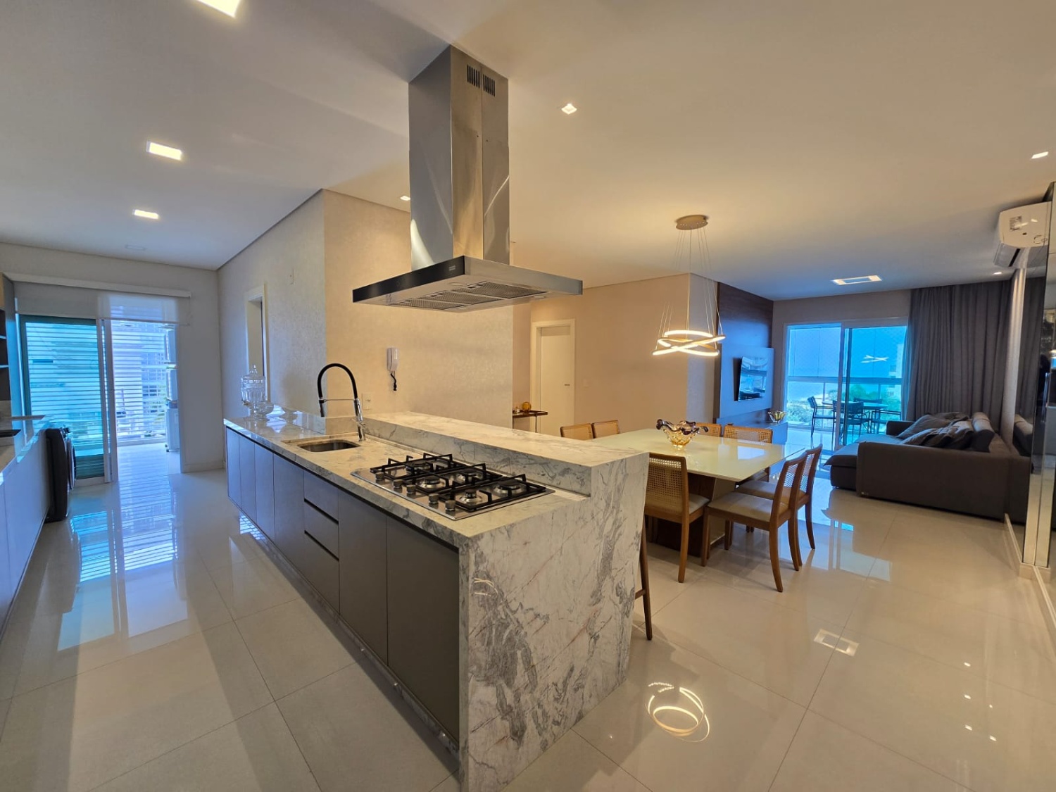 Apartamento no Edifício Solares da Brava na Praia Brava - foto 10