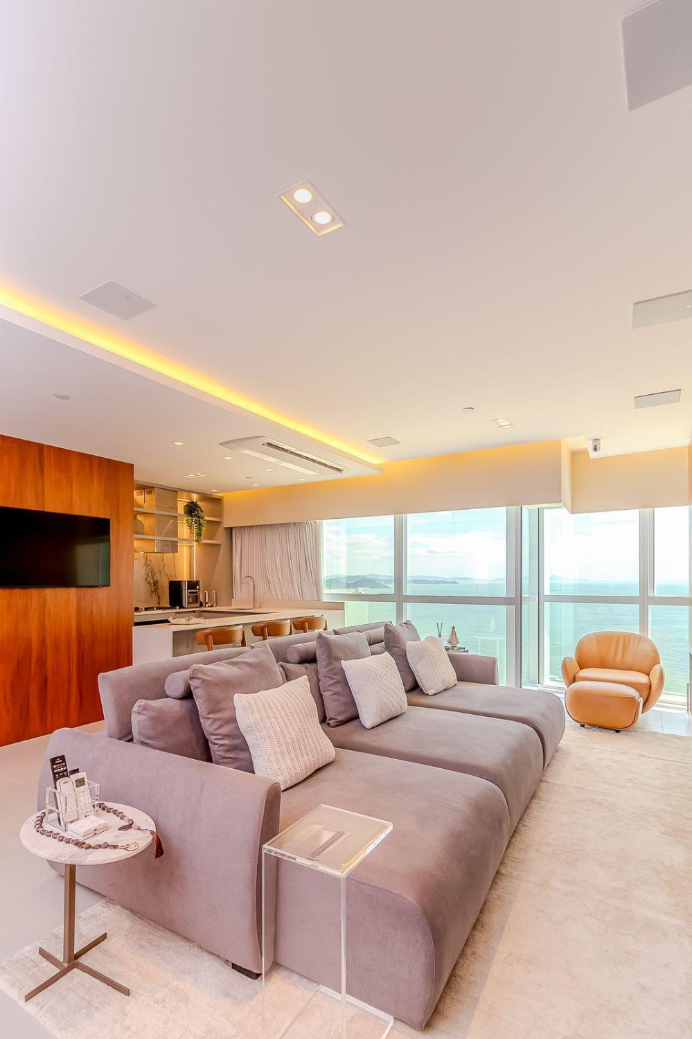 Apartamento no Ed. One Tower em Balneário Camboriú Decorado Frente Mar - foto 1