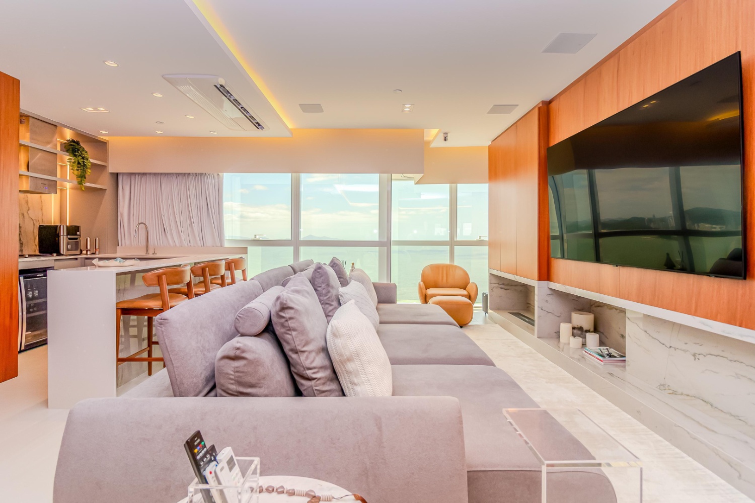 Apartamento no Ed. One Tower em Balneário Camboriú Decorado Frente Mar - foto 2