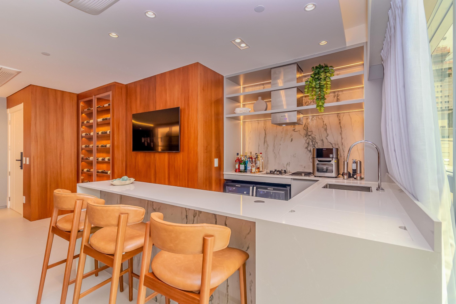 Apartamento no Ed. One Tower em Balneário Camboriú Decorado Frente Mar - foto 4