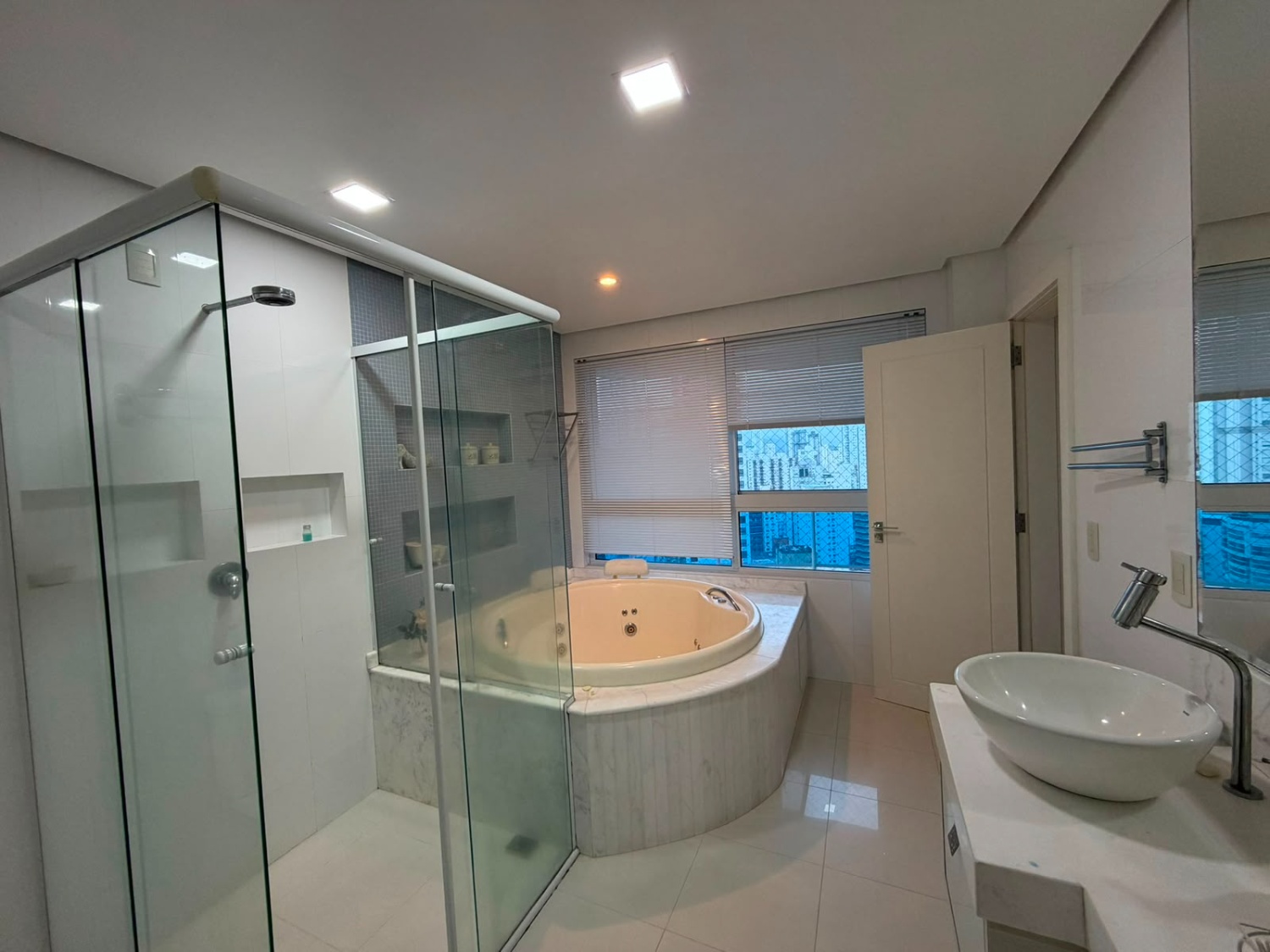 Cobertura Triplex no Ed. Vermont em Balneário Camboriú - foto 26