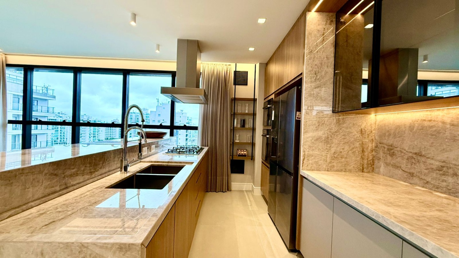 Apartamento no Edifício Dusseldorf na Praia Brava - foto 3