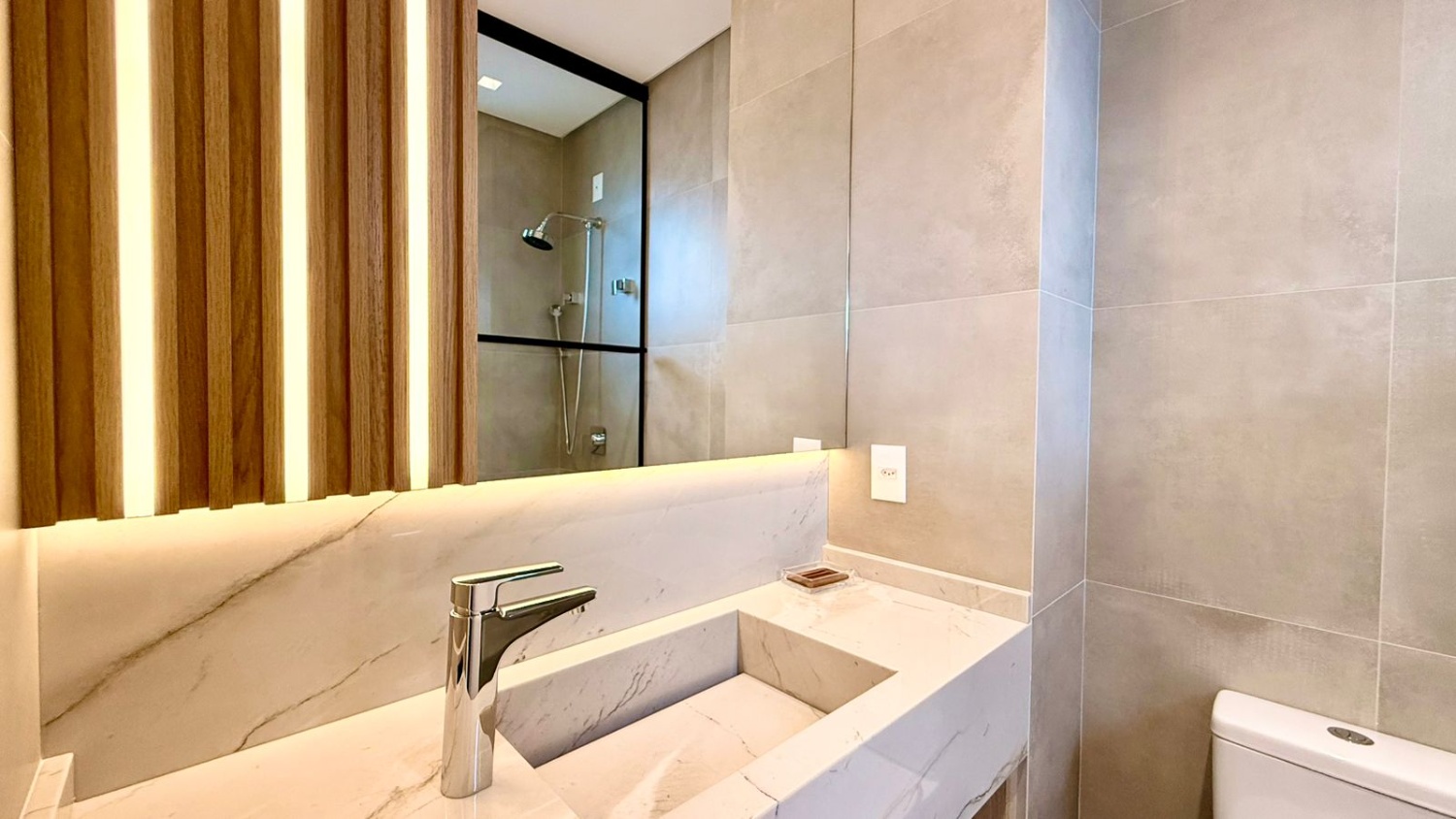 Apartamento no Edifício Dusseldorf na Praia Brava - foto 9