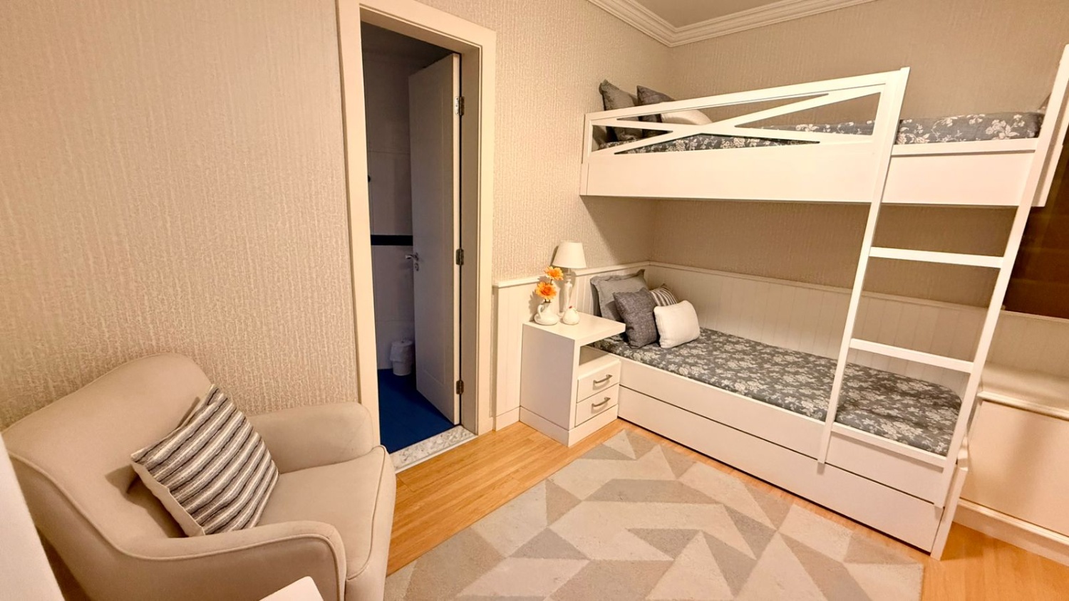 Apartamento no Ed. Arc de Triomphe em Balneário Camboriú - foto 11