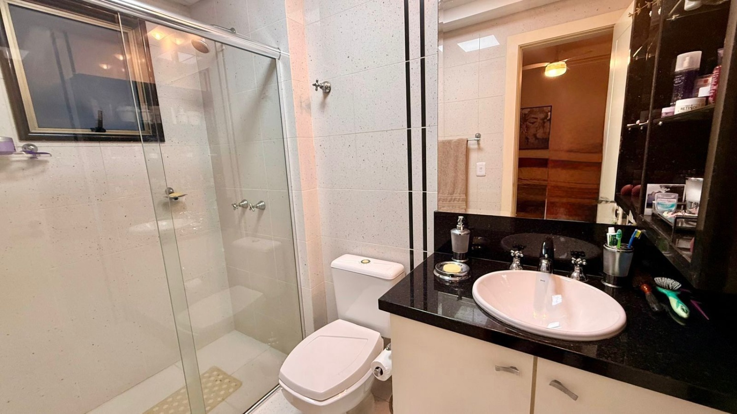 Apartamento no Ed. Arc de Triomphe em Balneário Camboriú - foto 12