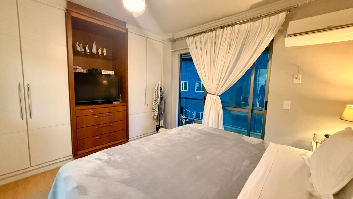 Apartamento no Ed. Arc de Triomphe em Balneário Camboriú - foto 13