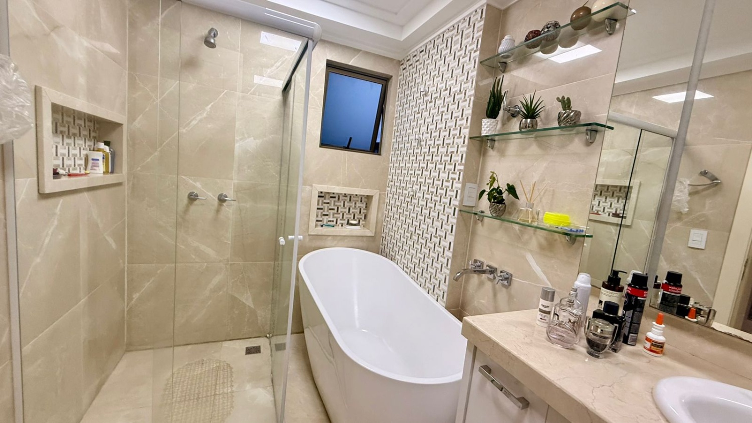 Apartamento no Ed. Arc de Triomphe em Balneário Camboriú - foto 14