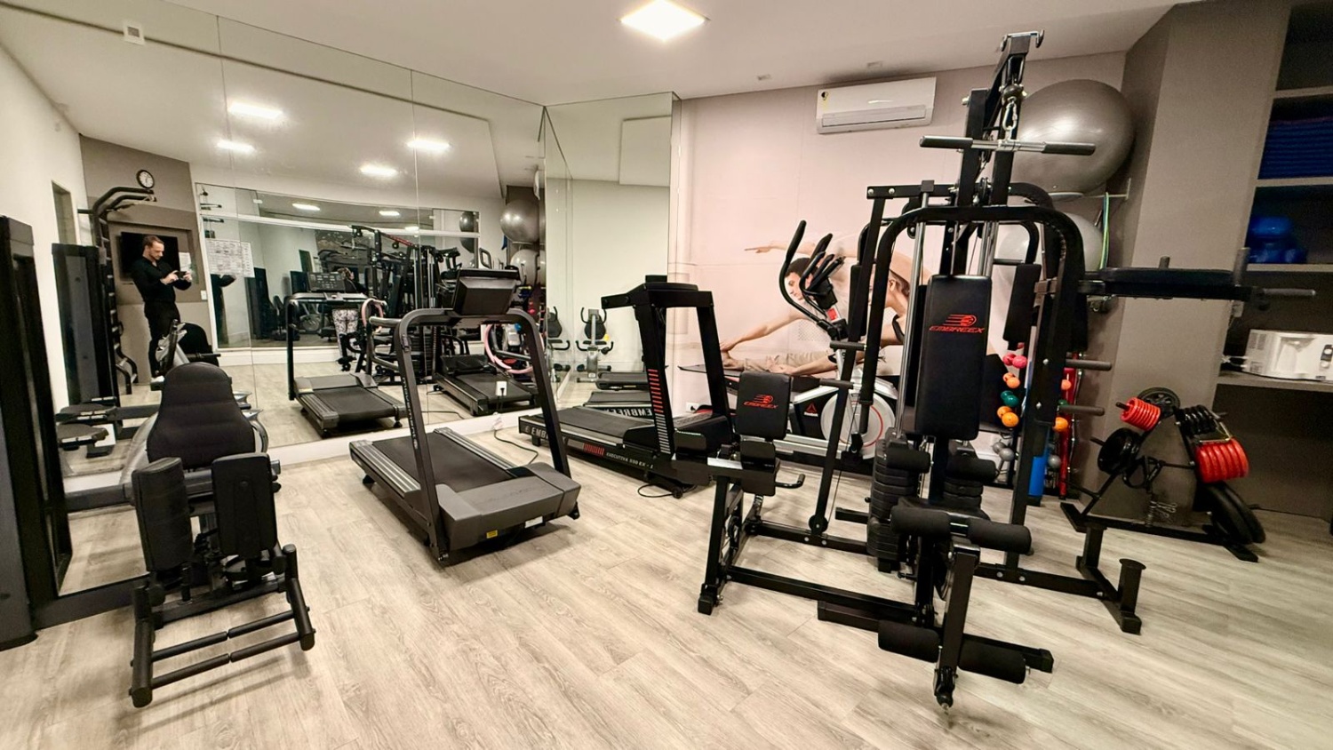 Apartamento no Ed. Arc de Triomphe em Balneário Camboriú - foto 15
