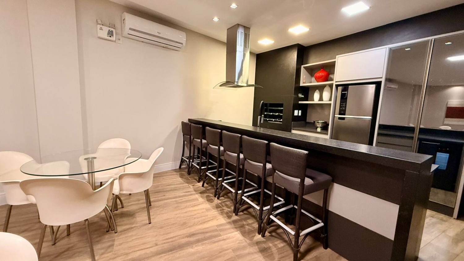 Apartamento no Ed. Arc de Triomphe em Balneário Camboriú - foto 16