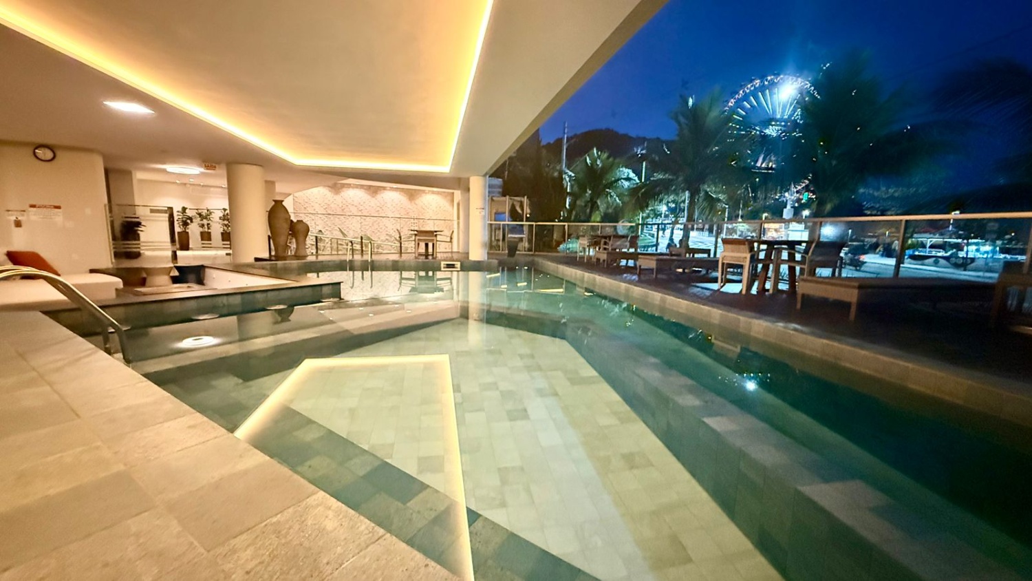 Apartamento no Ed. Arc de Triomphe em Balneário Camboriú - foto 17
