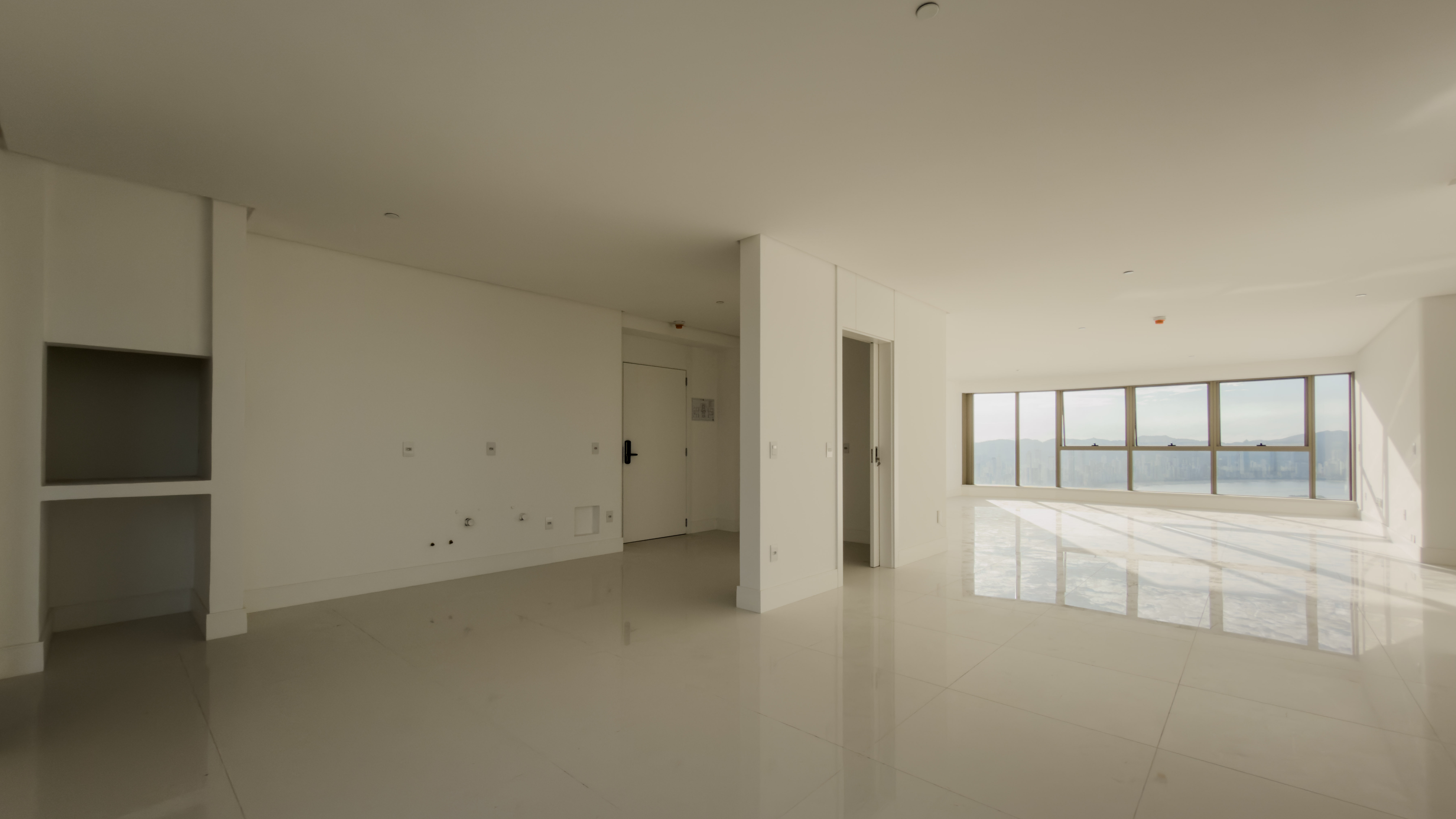 Apartamento no Ed. Yachthouse by Pininfarina na Barra Sul em Balneário Camboriú - foto 3