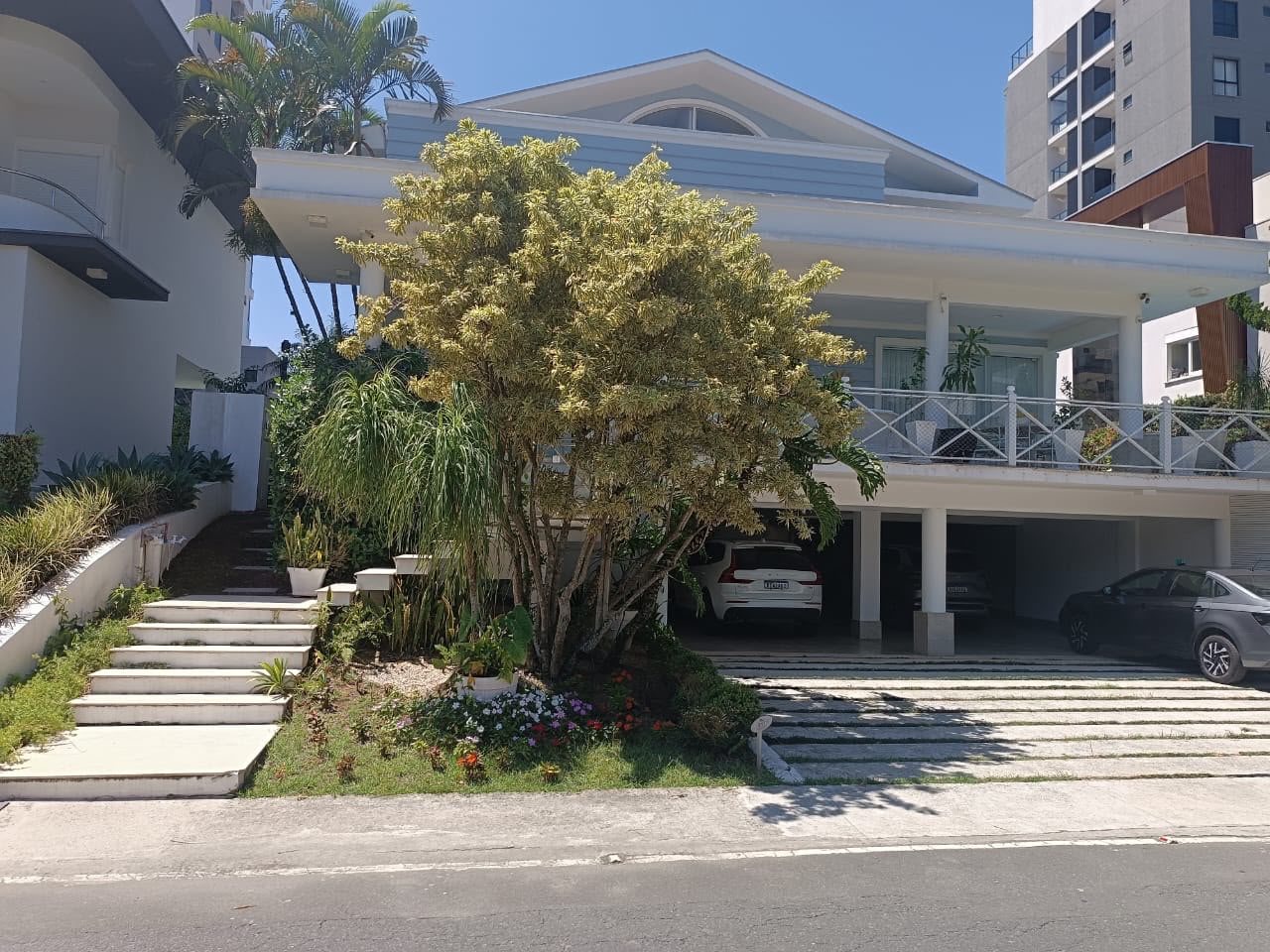 Casa no Cond. Porto Riviera na Praia Brava - foto 1