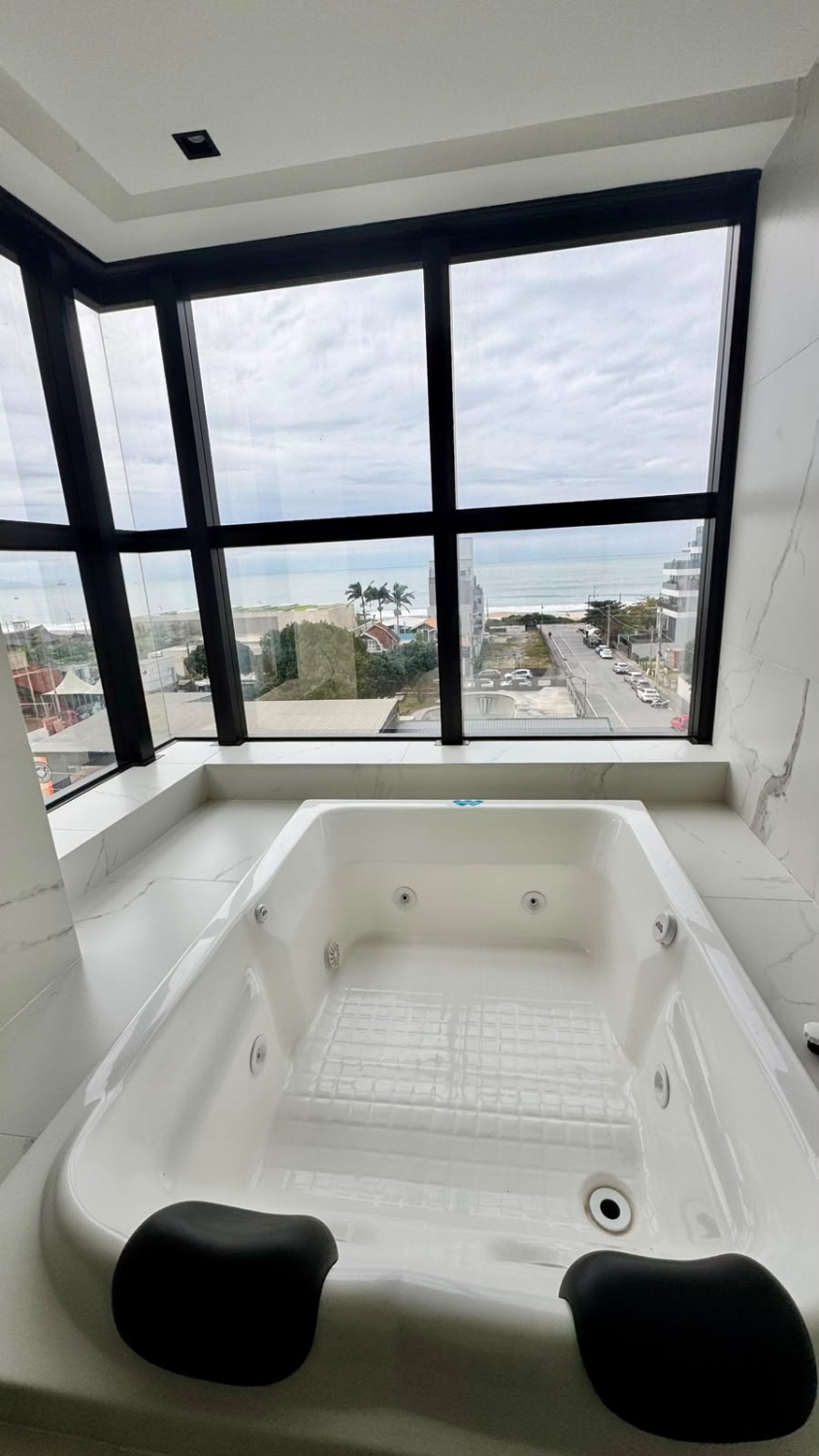Apartamento no Ed. Aquamarine Residence na Praia Brava - foto 7