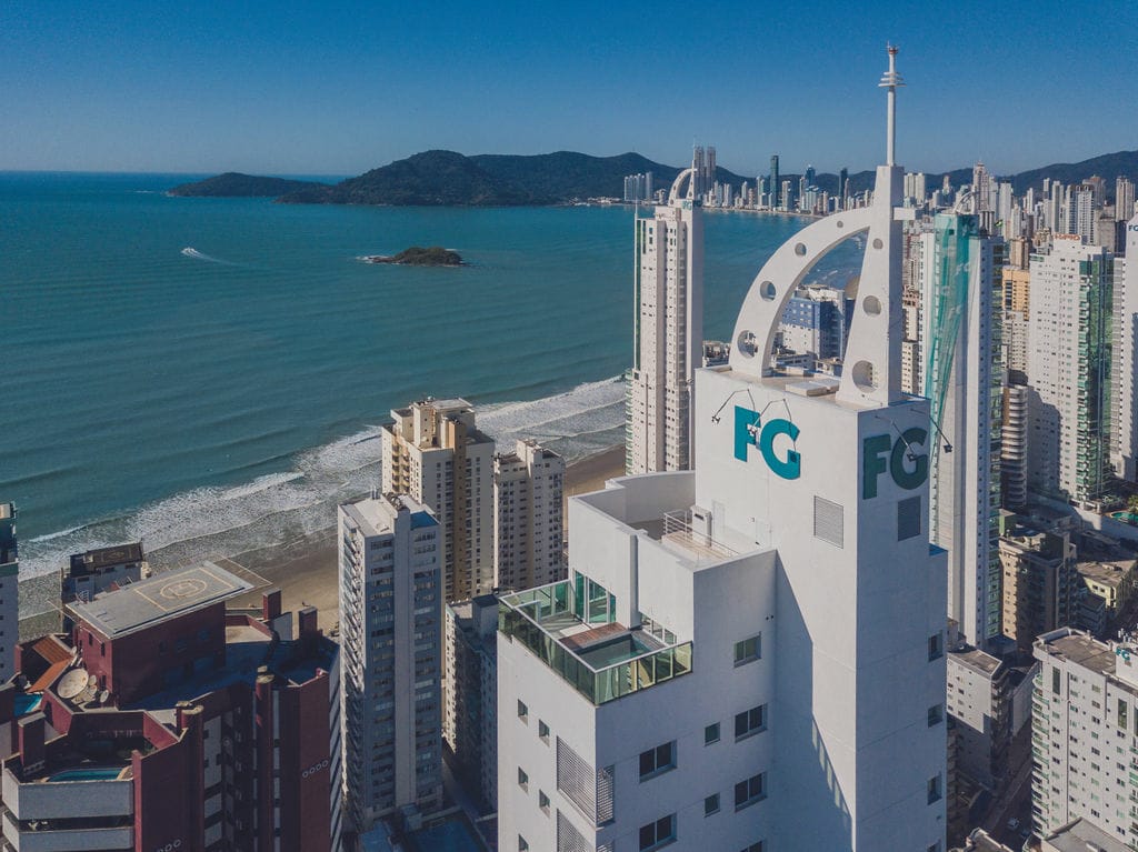 Apartamento no Ed. Olympo Tower em Balneário Camboriú - foto 11