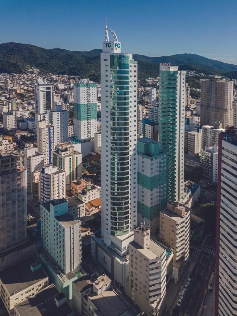 Apartamento no Ed. Olympo Tower em Balneário Camboriú - foto 12
