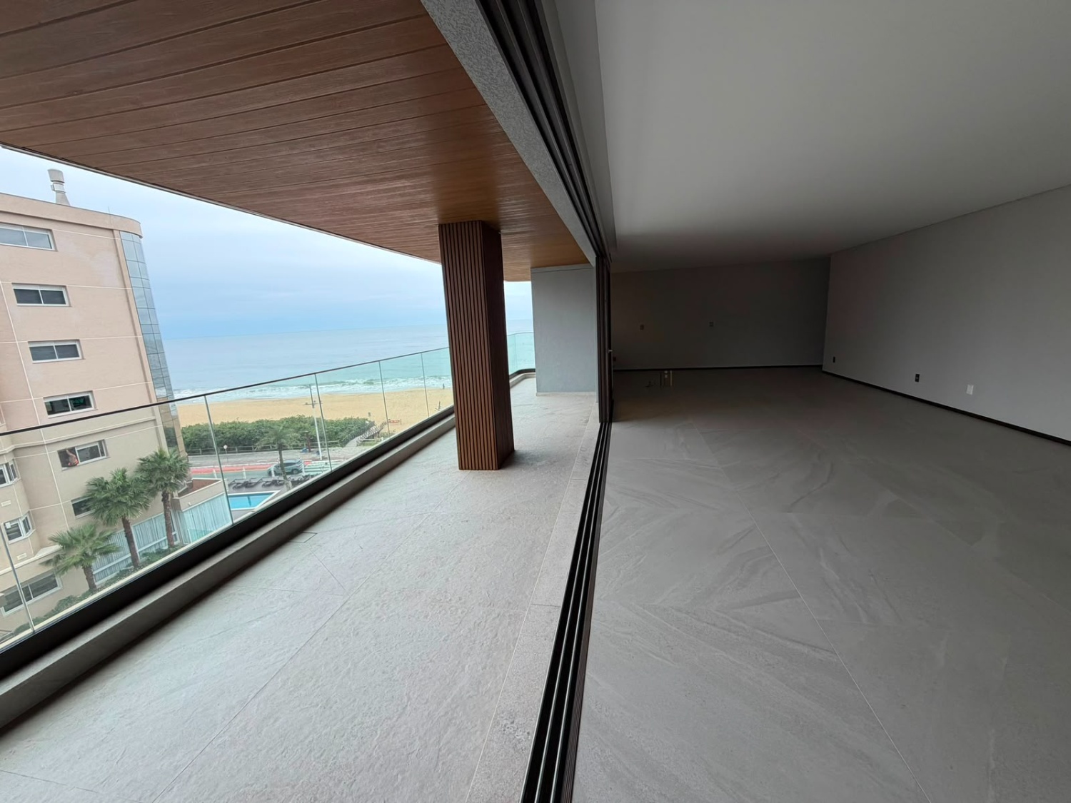 Apartamento Ed. Brava Dreams na Praia Brava - foto 4