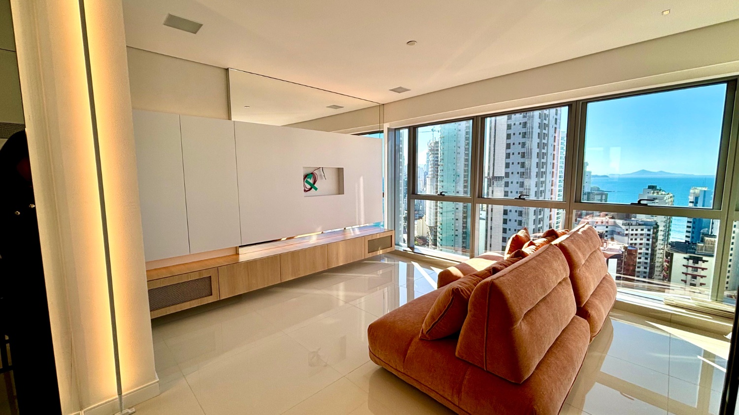 Apartamento no Ed. Vitra by Pininfarina em Balneário Camboriú - foto 2