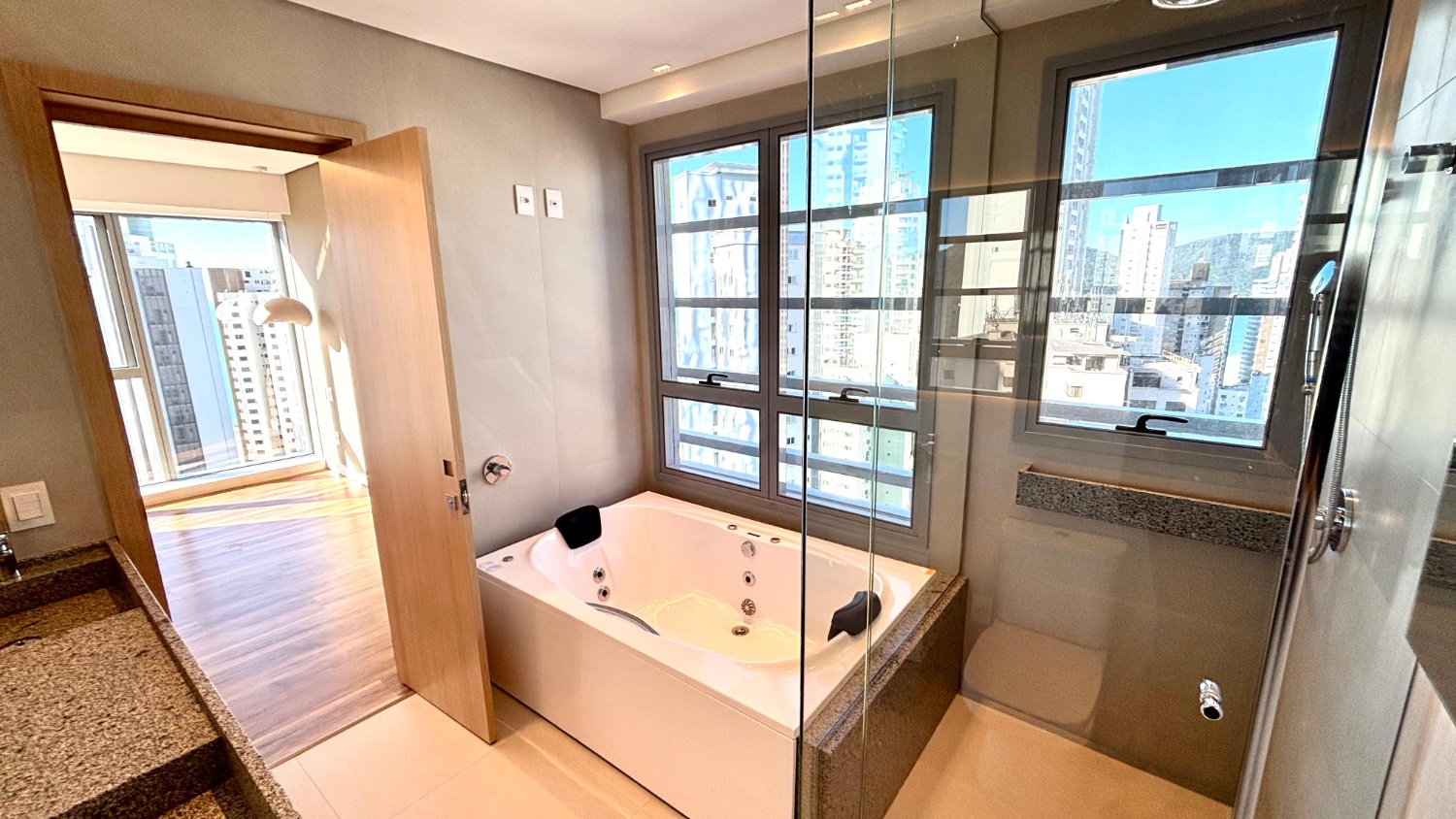 Apartamento no Ed. Vitra by Pininfarina em Balneário Camboriú - foto 17