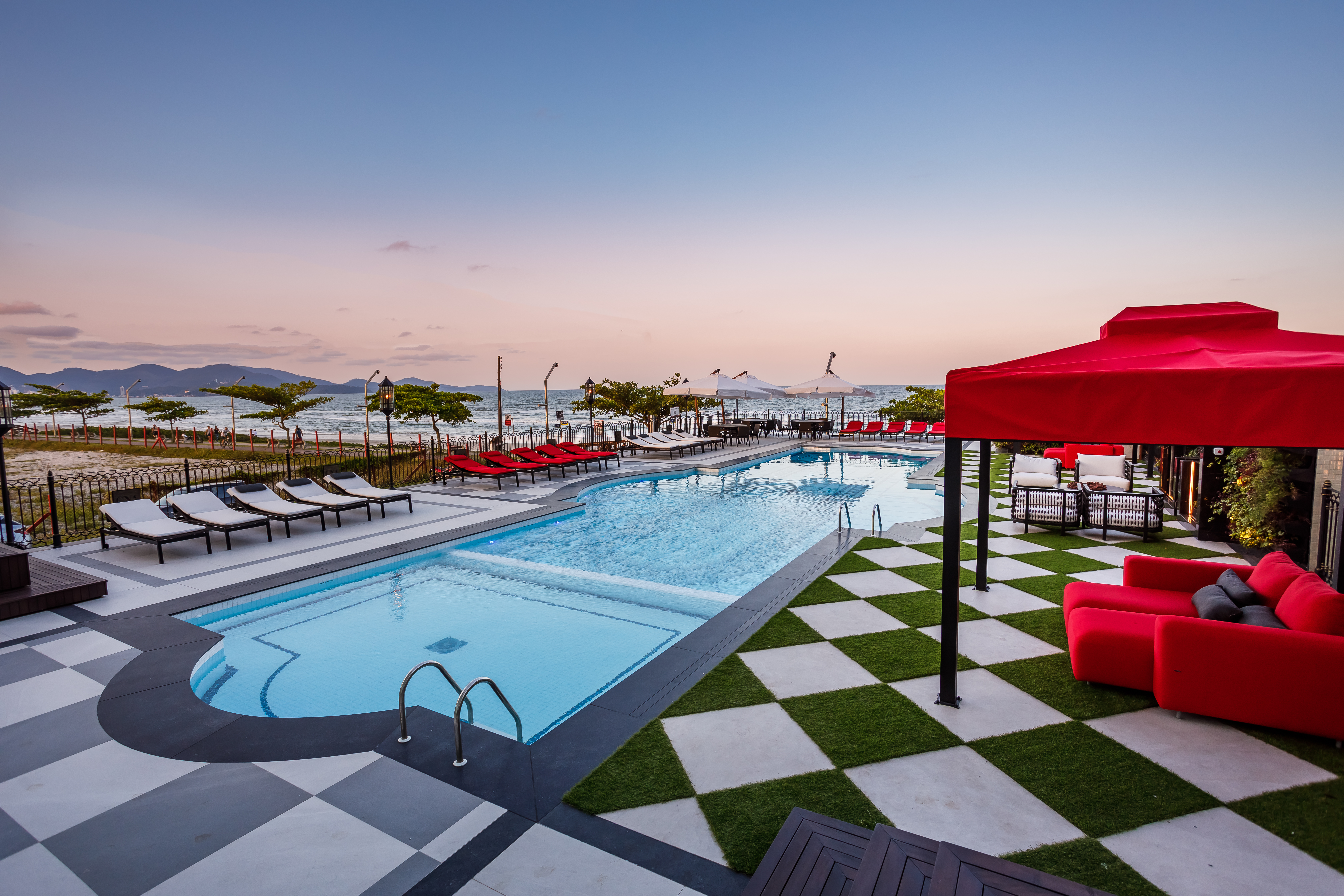 Apartamento no Ed. Cartier CNA Residence em Meia Praia em Itapema - foto 1