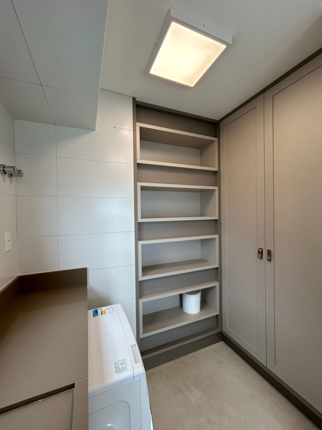 Apartamento no Ed. Cartier CNA Residence em Meia Praia em Itapema - foto 19