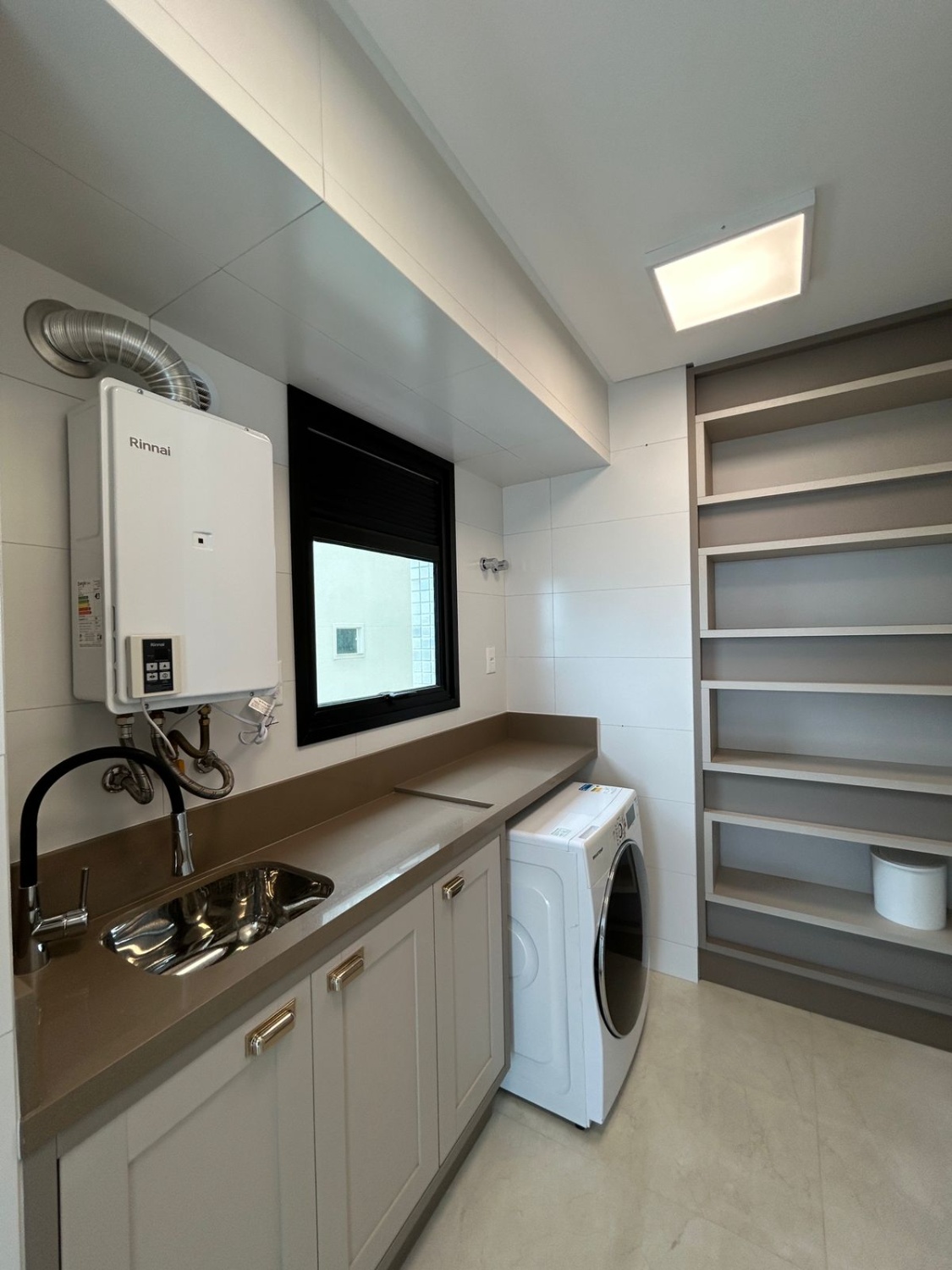 Apartamento no Ed. Cartier CNA Residence em Meia Praia em Itapema - foto 30