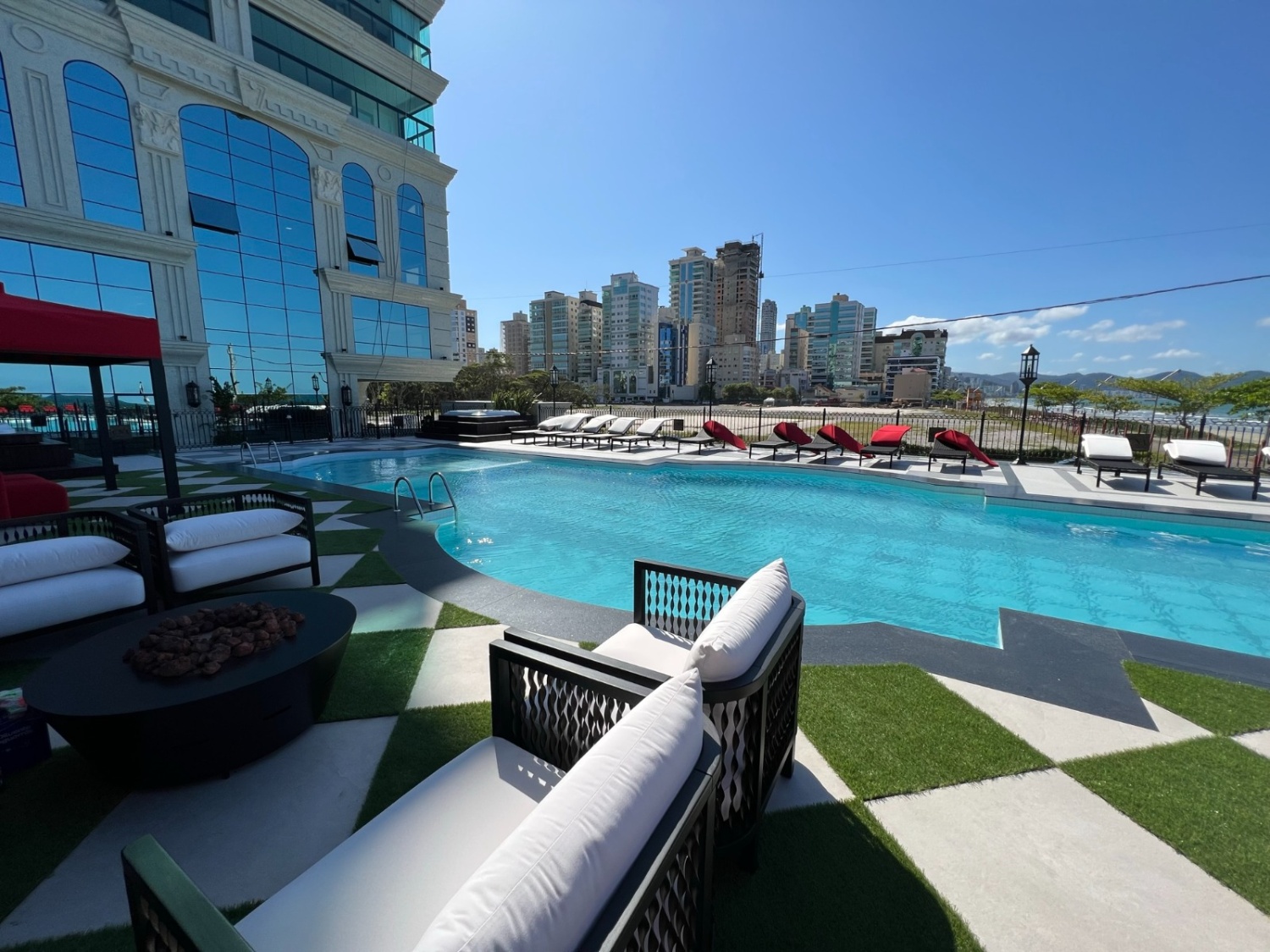 Apartamento no Ed. Cartier CNA Residence em Meia Praia em Itapema - foto 45