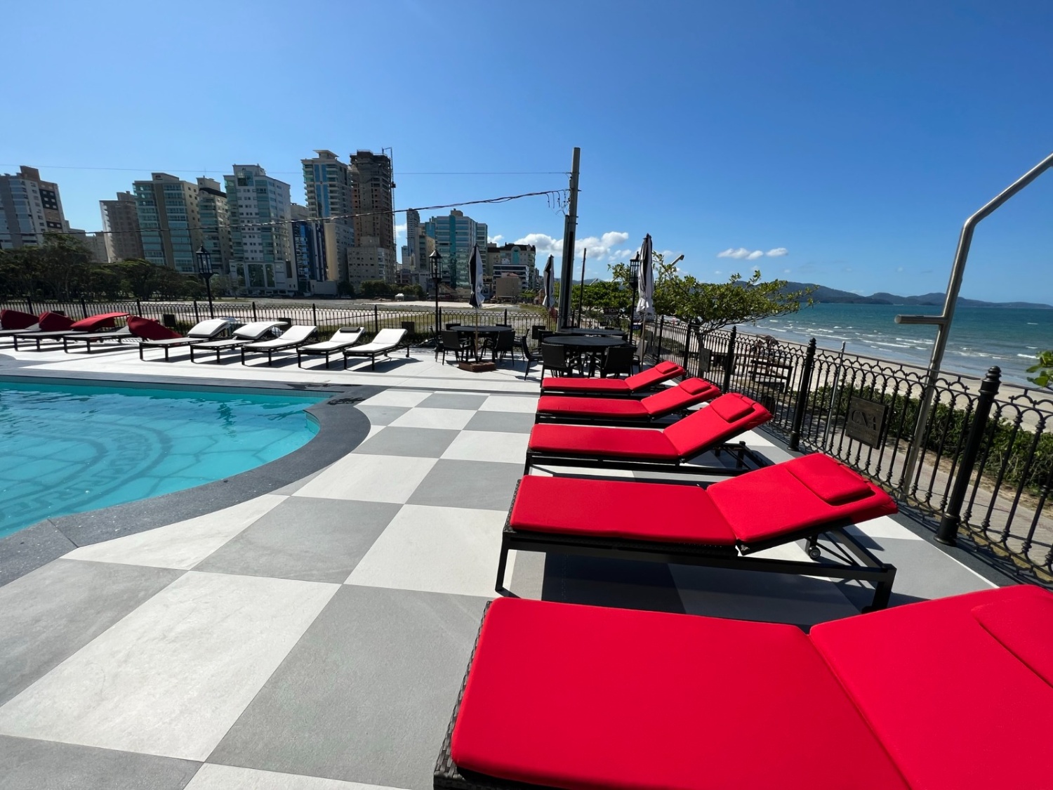 Apartamento no Ed. Cartier CNA Residence em Meia Praia em Itapema - foto 46