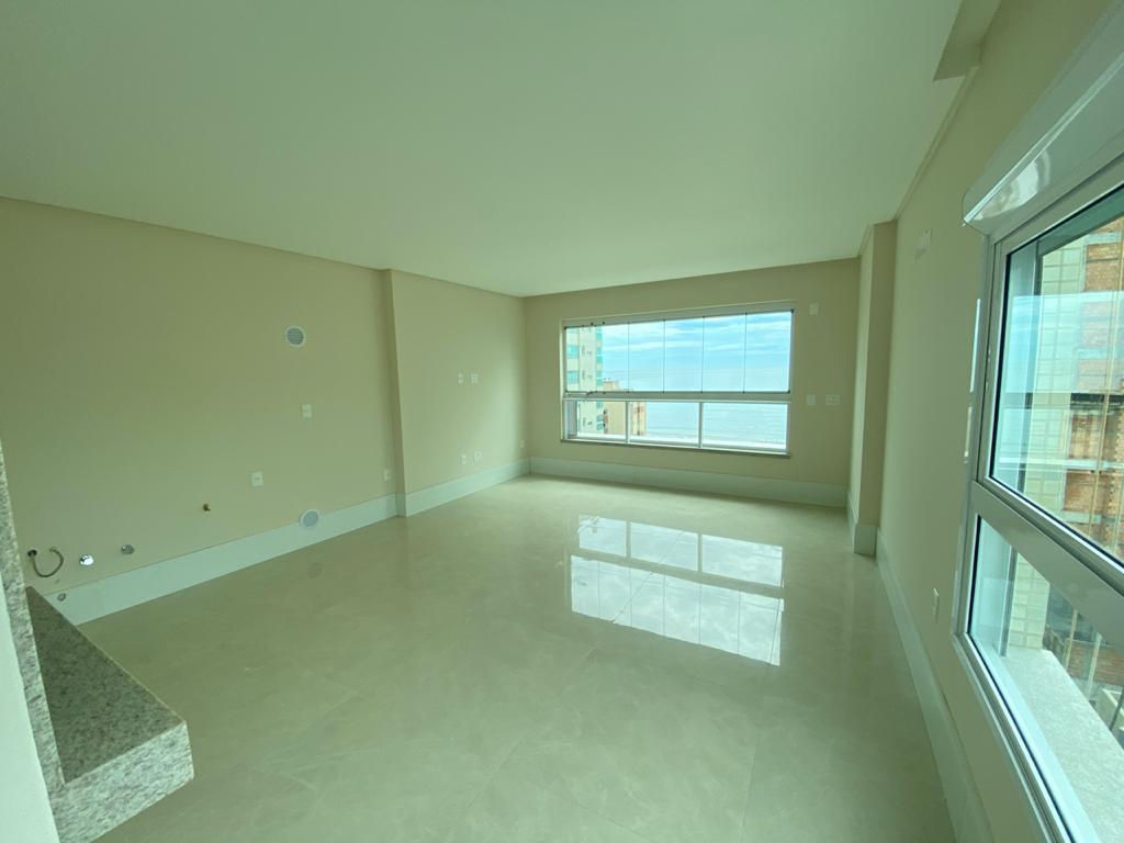 Apartamento no Ed. Magnum CNA Home em Meia Praia em Itapema