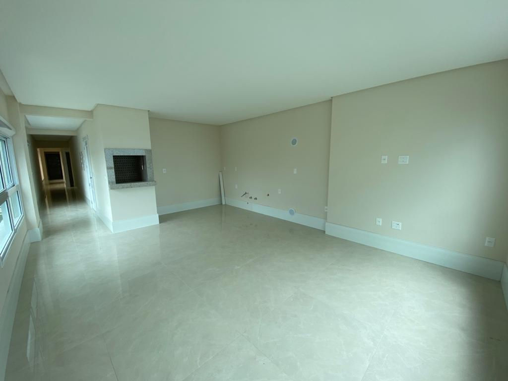 Apartamento no Ed. Magnum CNA Home em Meia Praia em Itapema