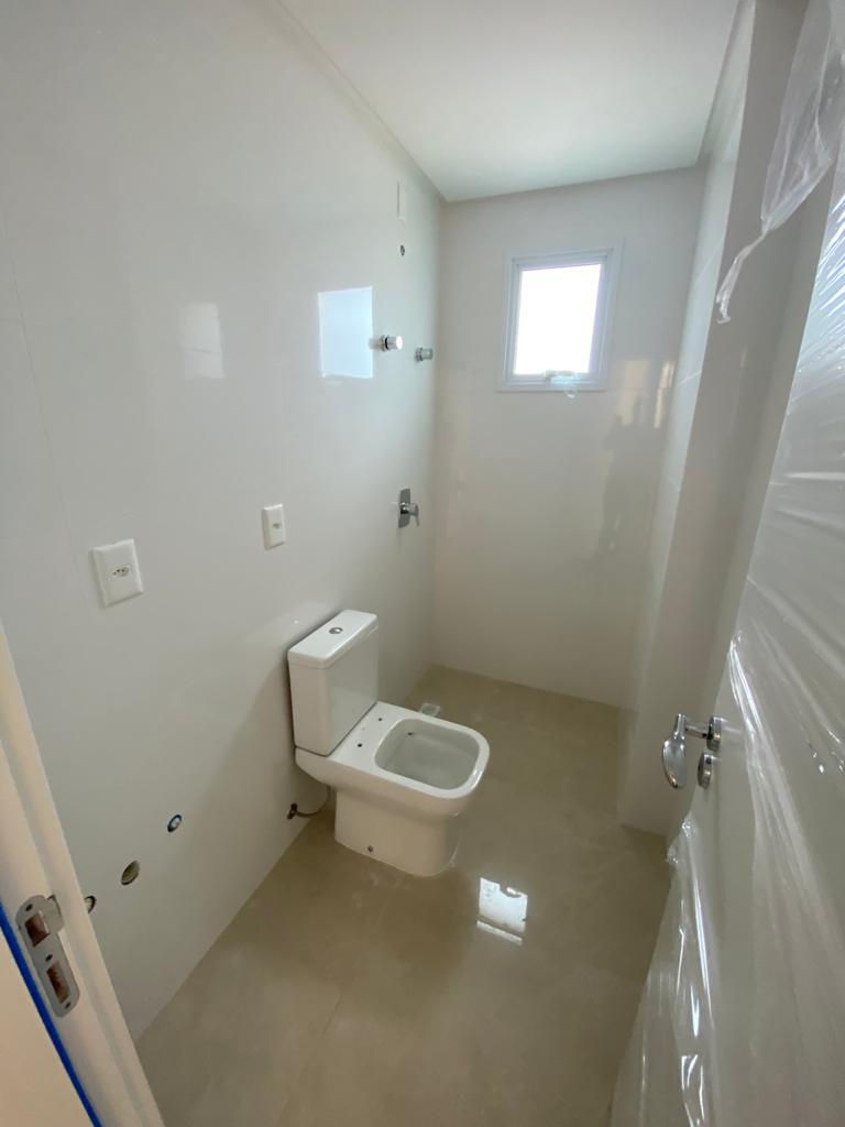 Apartamento no Ed. Magnum CNA Home em Meia Praia em Itapema - foto 10