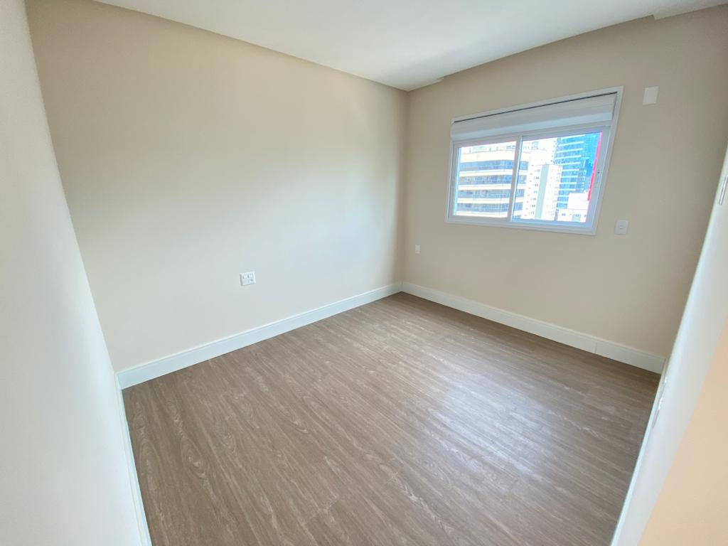 Apartamento no Ed. Magnum CNA Home em Meia Praia em Itapema - foto 12
