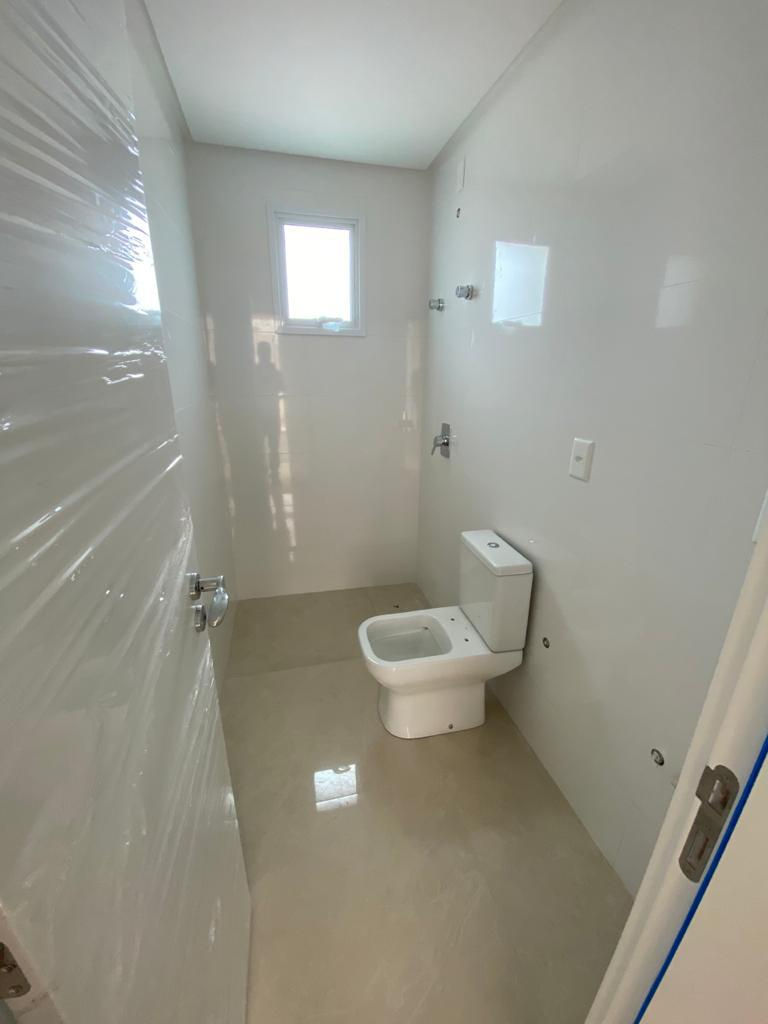 Apartamento no Ed. Magnum CNA Home em Meia Praia em Itapema - foto 16