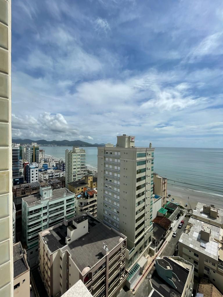 Apartamento no Ed. Magnum CNA Home em Meia Praia em Itapema - foto 17
