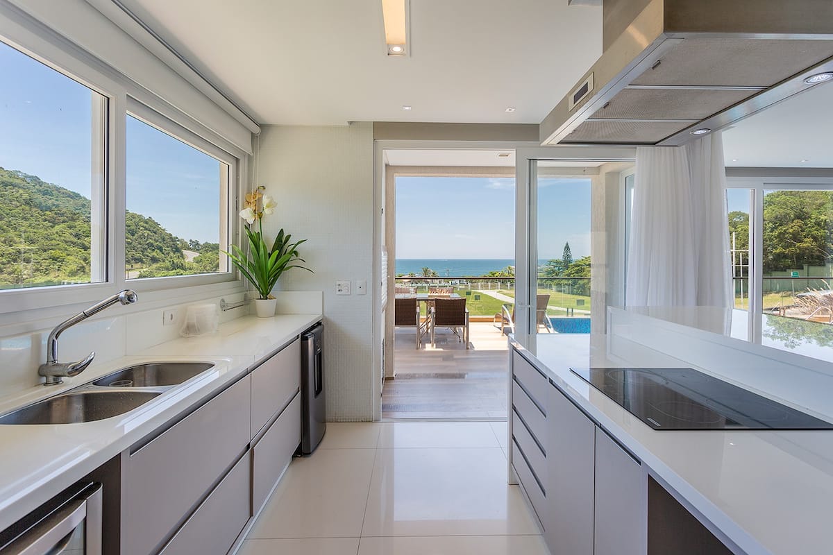 Casa com vista para o mar no Condomínio Green Ocean na Praia do Estaleiro em Balneário Camboriú - foto 14