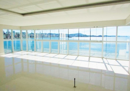 Apartamento frente mar no Ibiza Towers em Balneário Camboriú