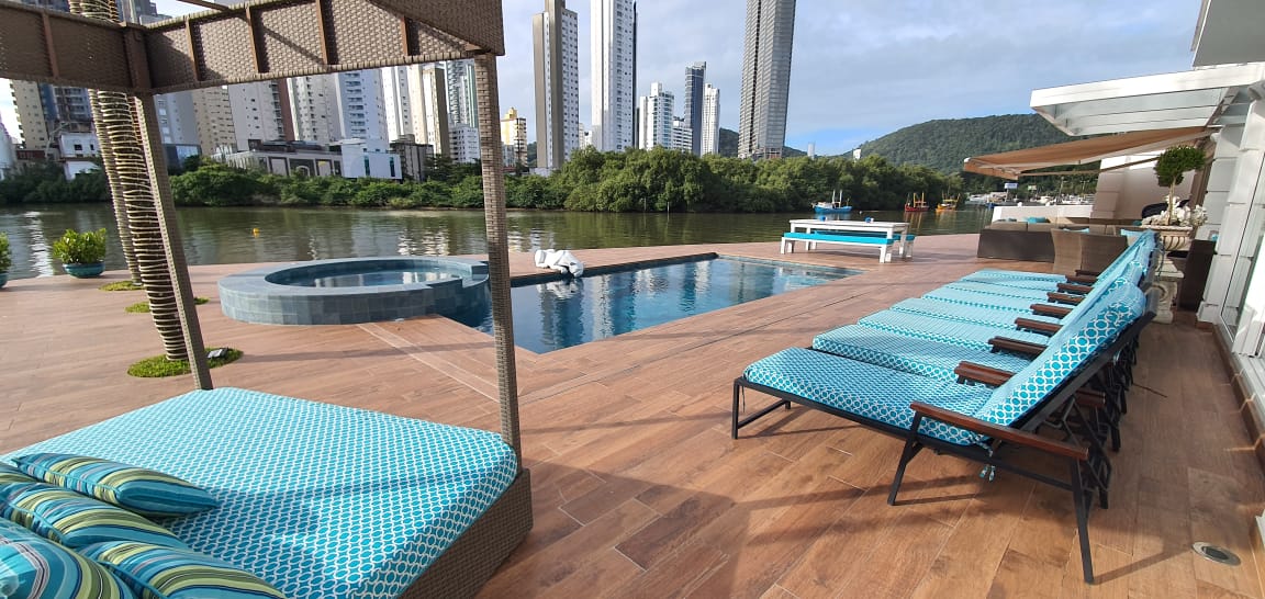 Mansão com píer para barcos no Condomínio Marina em Camboriú - foto 9