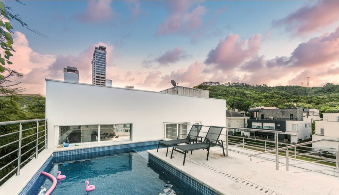 Casa no Condomínio Fechado Porto Riviera na Praia Brava - foto 3
